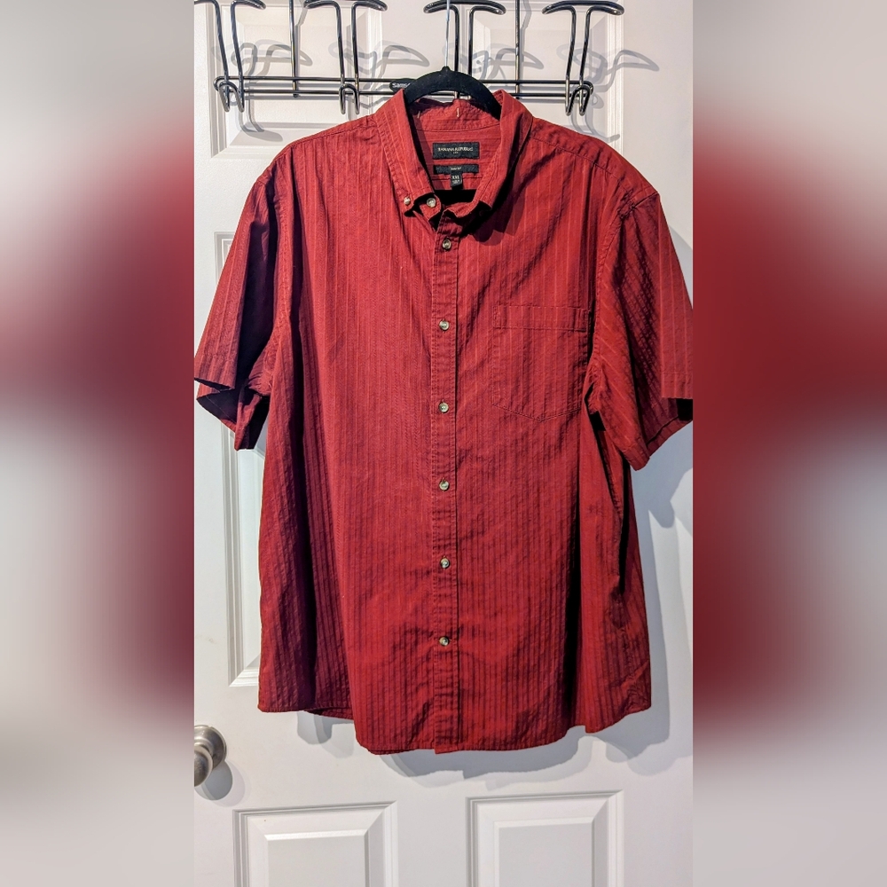 Banana Republic Men's Burgundy Button-Down Shirt